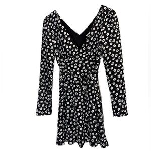 Princess Polly NWT Nellie long sleeve mini dress w/ b&w daisy print
